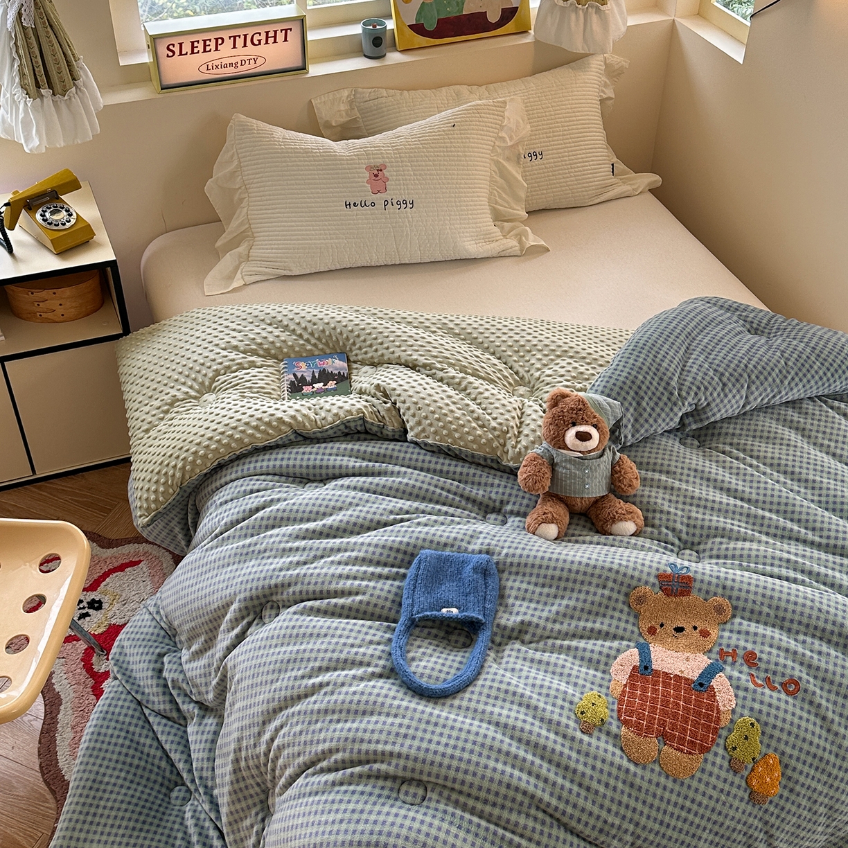 91家纺网 家纺一手货源 找家纺 有货 2025新款格调牛奶绒毛巾绣豆豆被系列 格调礼物熊