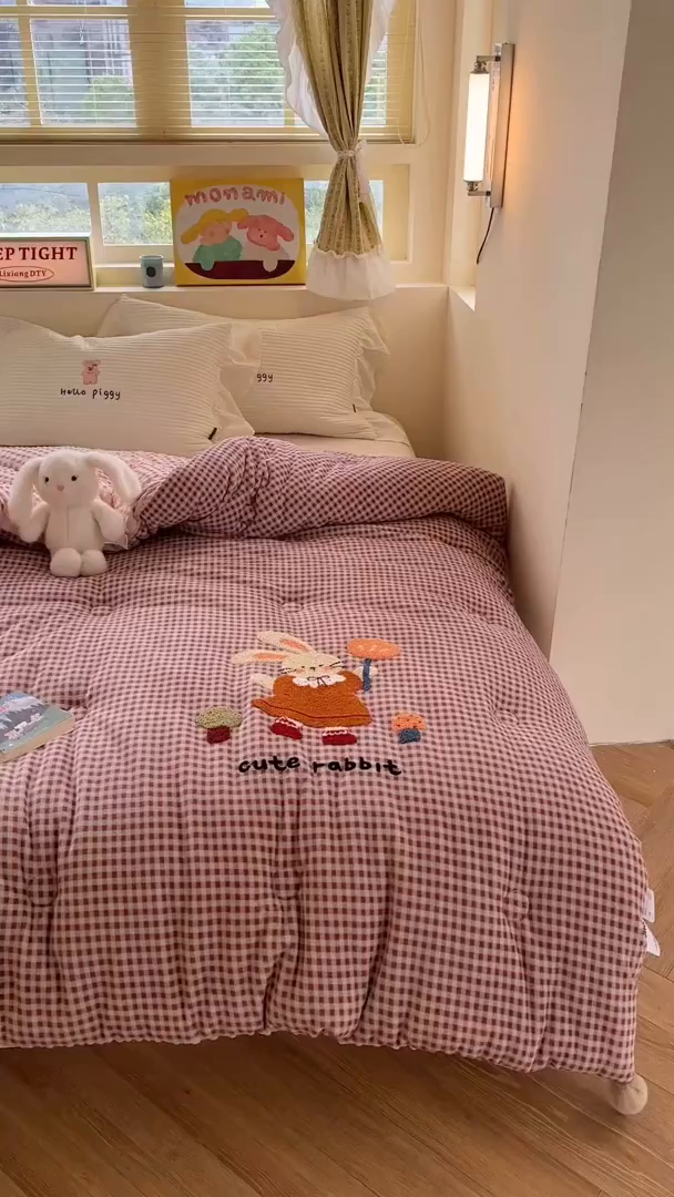 91家纺网 家纺一手货源 找家纺 有货 2025新款格调牛奶绒毛巾绣豆豆被系列 格调可爱兔