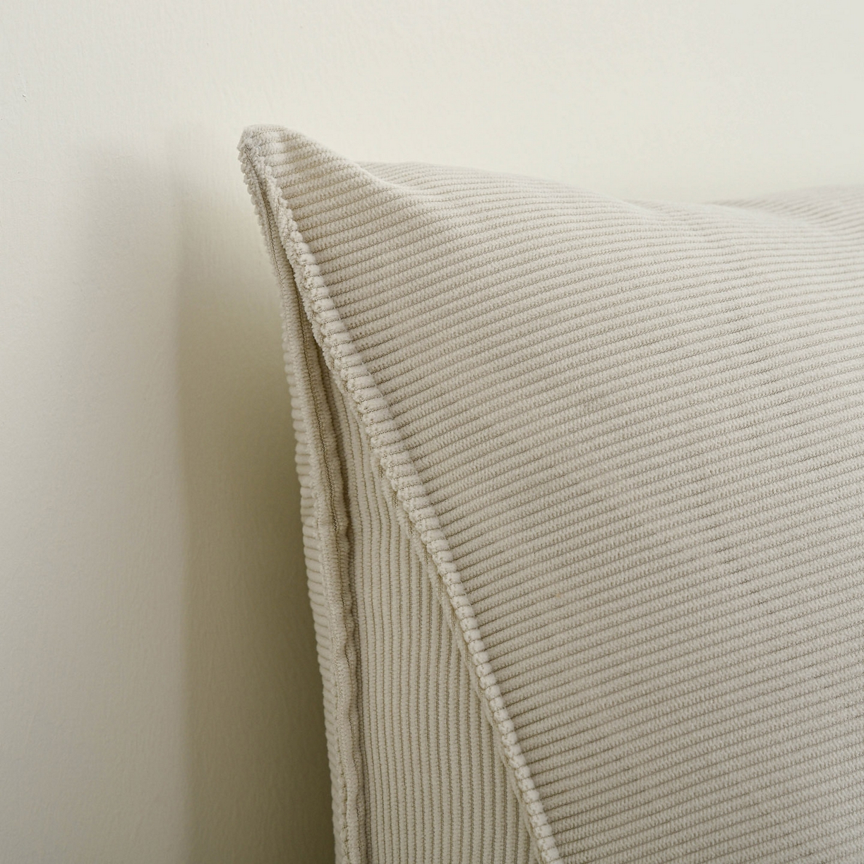 91家纺网 家纺一手货源 找家纺 美达人 2025新款灯芯绒三角靠背 灯芯绒-米白色-三角