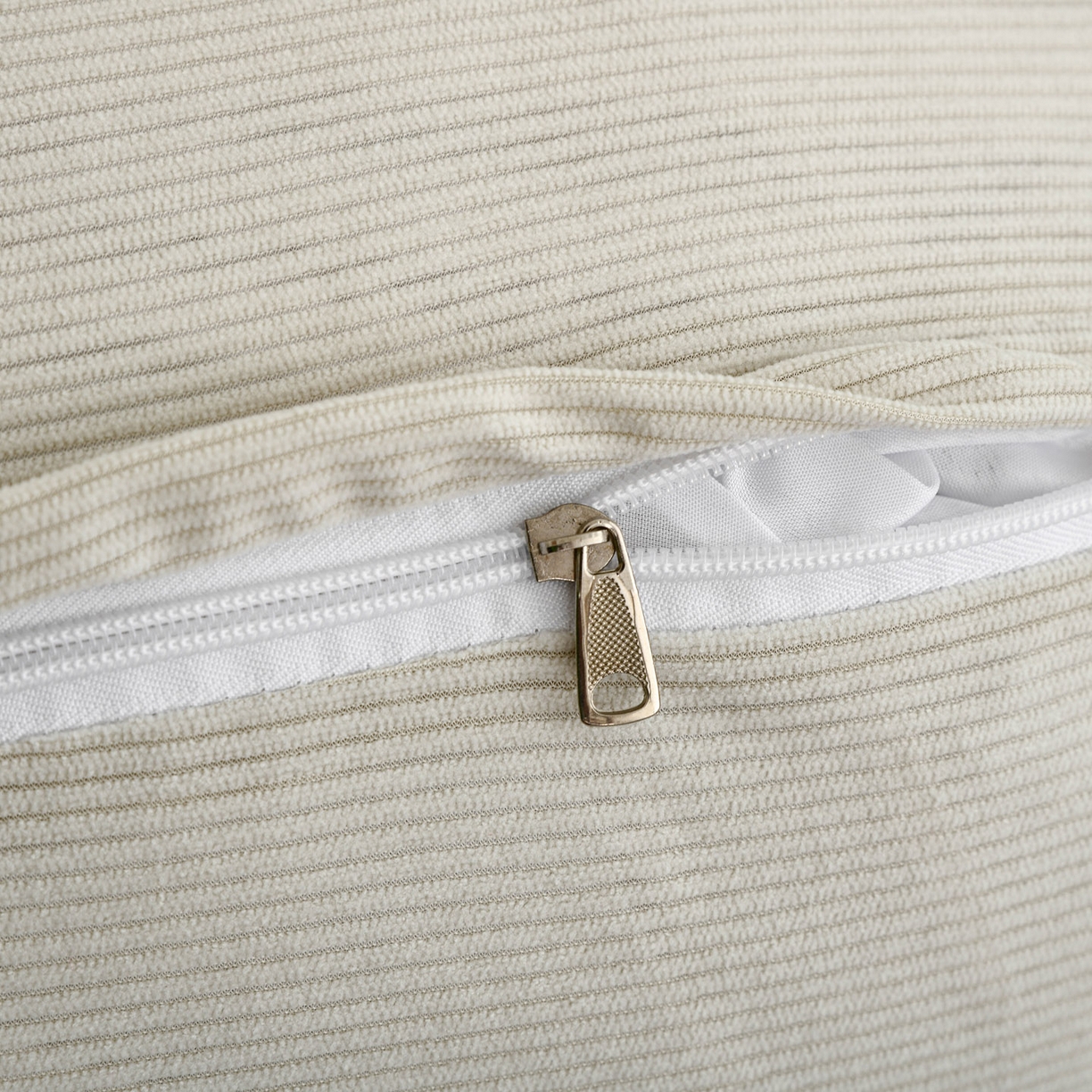 91家纺网 家纺一手货源 找家纺 美达人 2025新款灯芯绒三角靠背 灯芯绒-米白色-三角