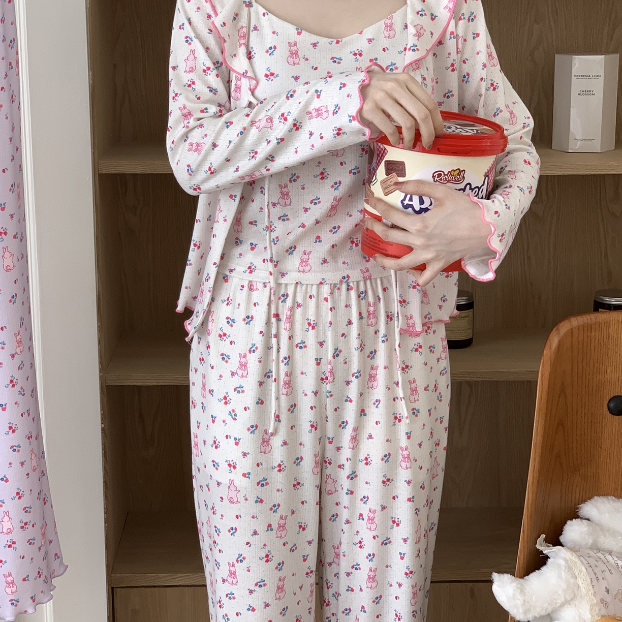 91家纺网 家纺一手货源 找家纺 （总）妍景家居生活馆 2025新款害羞兔兔三件套