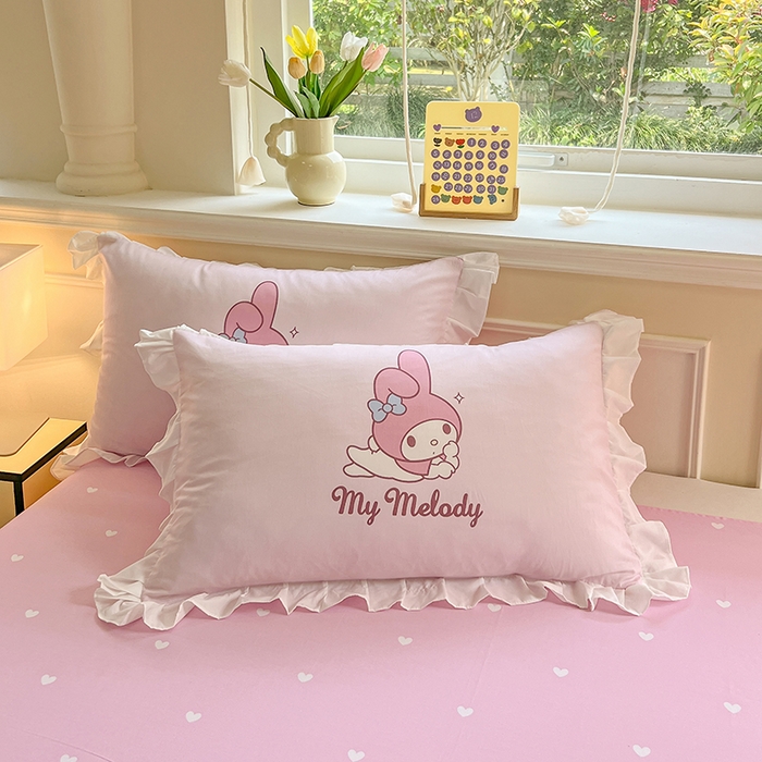 91家纺网 家纺一手货源 找家纺 玉元坊 2025新款三丽鸥全棉纯棉大版花边款床品三四件套第一批 （长期有货 不断货） 大版花边-粉兔亲亲