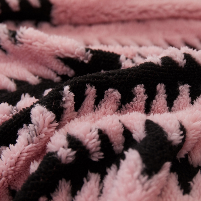 91家纺网 家纺一手货源 找家纺 楼兰公主毛毯专供 2025新款杉影绒加厚保暖多功能毛毯盖毯绒毯 杉影毯-粉