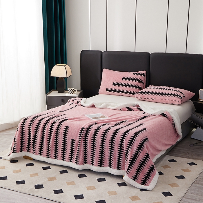 91家纺网 家纺一手货源 找家纺 楼兰公主毛毯专供 2025新款杉影绒加厚保暖多功能毛毯盖毯绒毯 杉影毯-粉