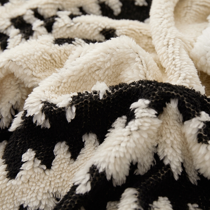 91家纺网 家纺一手货源 找家纺 楼兰公主毛毯专供 2025新款杉影绒加厚保暖多功能毛毯盖毯绒毯 杉影毯-奶白