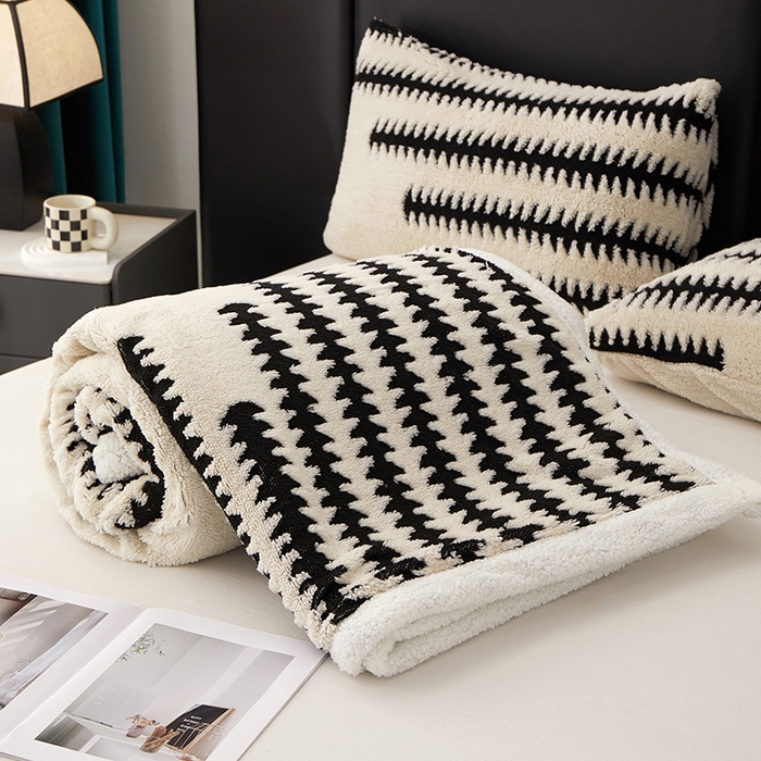 91家纺网 家纺一手货源 找家纺 楼兰公主毛毯专供 2025新款杉影绒加厚保暖多功能毛毯盖毯绒毯 杉影毯-奶白