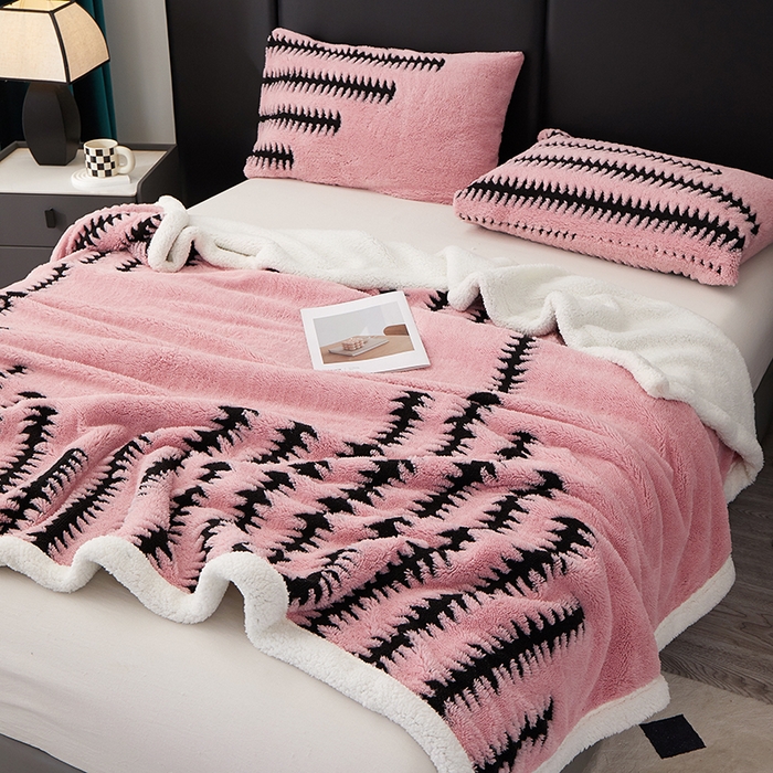 91家纺网 家纺一手货源 找家纺 楼兰公主毛毯专供 2025新款杉影绒加厚保暖多功能毛毯盖毯绒毯 杉影毯-粉