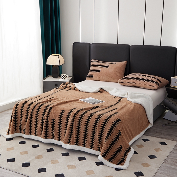 91家纺网 家纺一手货源 找家纺 楼兰公主毛毯专供 2025新款杉影绒加厚保暖多功能毛毯盖毯绒毯 杉影毯-咖啡