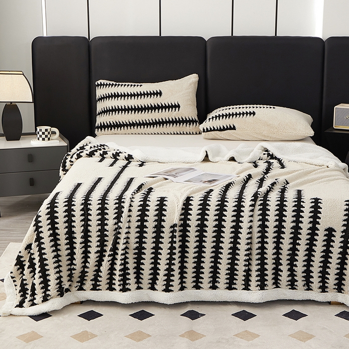 91家纺网 家纺一手货源 找家纺 楼兰公主毛毯专供 2025新款杉影绒加厚保暖多功能毛毯盖毯绒毯 杉影毯-奶白