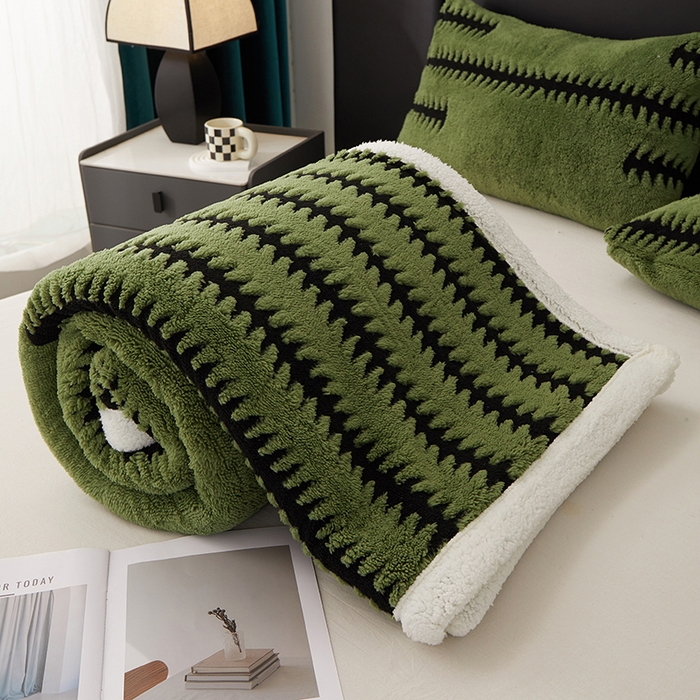 91家纺网 家纺一手货源 找家纺 楼兰公主毛毯专供 2025新款杉影绒加厚保暖多功能毛毯盖毯绒毯 杉影毯-绿