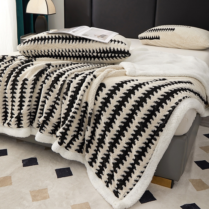 91家纺网 家纺一手货源 找家纺 楼兰公主毛毯专供 2025新款杉影绒加厚保暖多功能毛毯盖毯绒毯 杉影毯-奶白