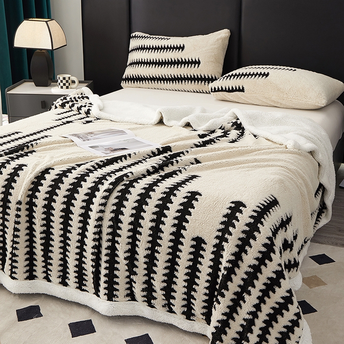 91家纺网 家纺一手货源 找家纺 楼兰公主毛毯专供 2025新款杉影绒加厚保暖多功能毛毯盖毯绒毯 杉影毯-奶白