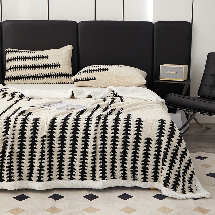 91家纺网 家纺一手货源 找家纺 楼兰公主毛毯专供 2025新款杉影绒加厚保暖多功能毛毯盖毯绒毯 杉影毯-奶白