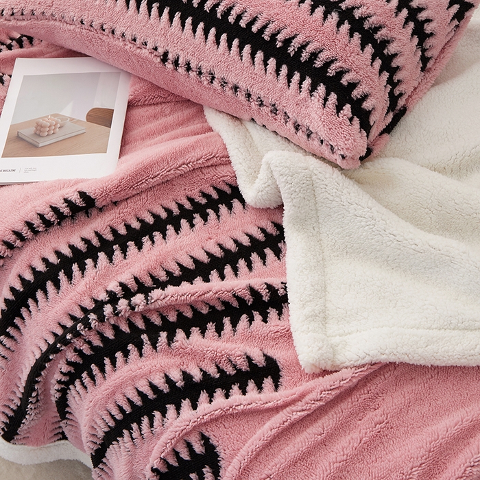 91家纺网 家纺一手货源 找家纺 楼兰公主毛毯专供 2025新款杉影绒加厚保暖多功能毛毯盖毯绒毯 杉影毯-粉