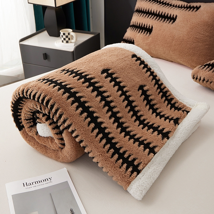 91家纺网 家纺一手货源 找家纺 楼兰公主毛毯专供 2025新款杉影绒加厚保暖多功能毛毯盖毯绒毯 杉影毯-咖啡