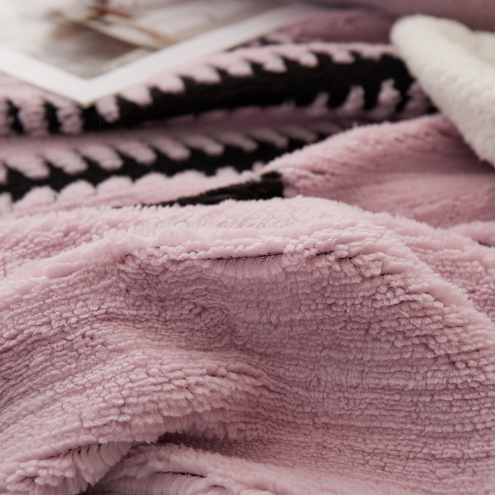 91家纺网 家纺一手货源 找家纺 楼兰公主毛毯专供 2025新款杉影绒加厚保暖多功能毛毯盖毯绒毯 杉影毯-浅紫