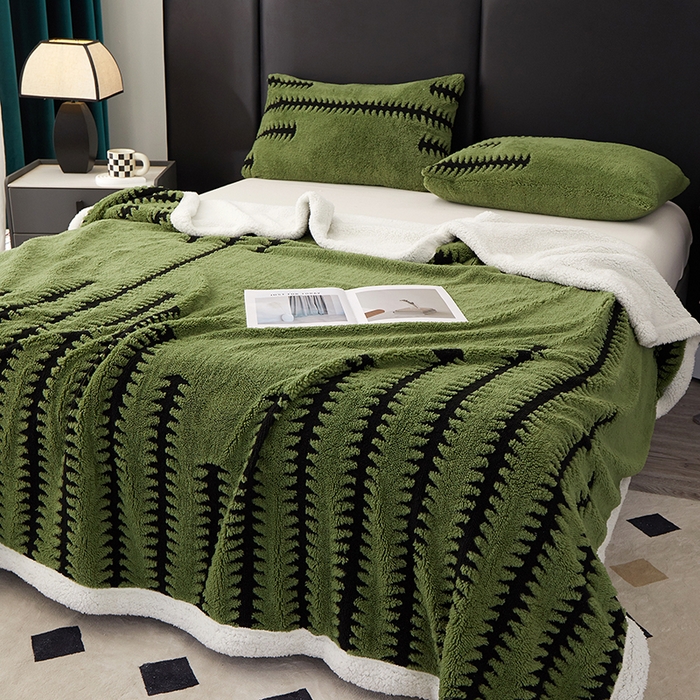 91家纺网 家纺一手货源 找家纺 楼兰公主毛毯专供 2025新款杉影绒加厚保暖多功能毛毯盖毯绒毯 杉影毯-绿