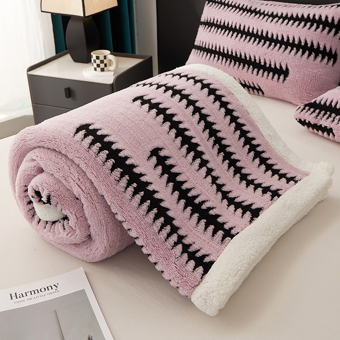 91家纺网 家纺一手货源 找家纺 楼兰公主毛毯专供 2025新款杉影绒加厚保暖多功能毛毯盖毯绒毯 杉影毯-浅紫