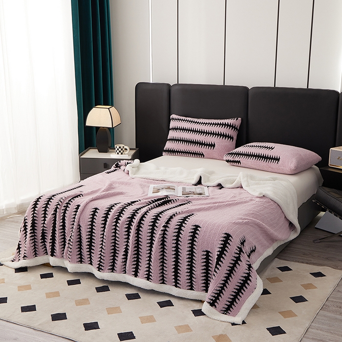 91家纺网 家纺一手货源 找家纺 楼兰公主毛毯专供 2025新款杉影绒加厚保暖多功能毛毯盖毯绒毯 杉影毯-浅紫