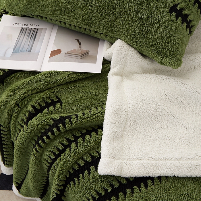 91家纺网 家纺一手货源 找家纺 楼兰公主毛毯专供 2025新款杉影绒加厚保暖多功能毛毯盖毯绒毯 杉影毯-绿