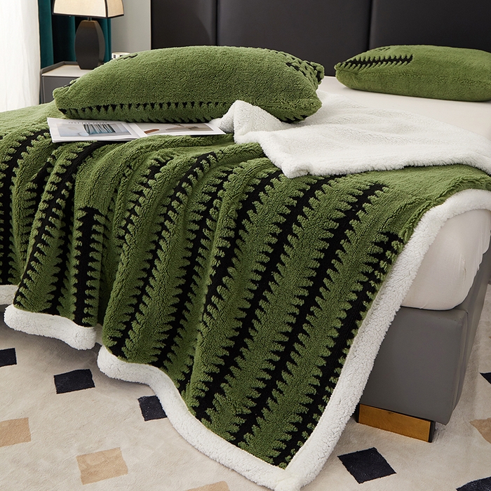 91家纺网 家纺一手货源 找家纺 楼兰公主毛毯专供 2025新款杉影绒加厚保暖多功能毛毯盖毯绒毯 杉影毯-绿