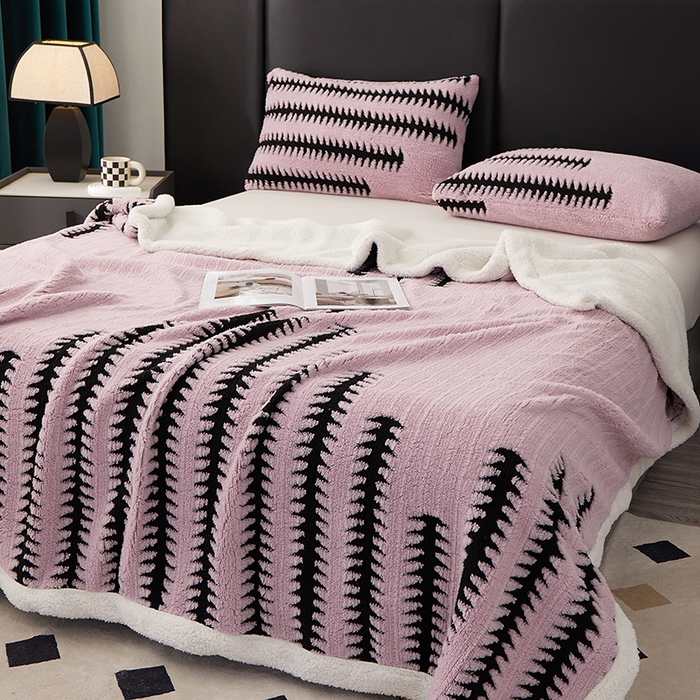 91家纺网 家纺一手货源 找家纺 楼兰公主毛毯专供 2025新款杉影绒加厚保暖多功能毛毯盖毯绒毯 杉影毯-浅紫