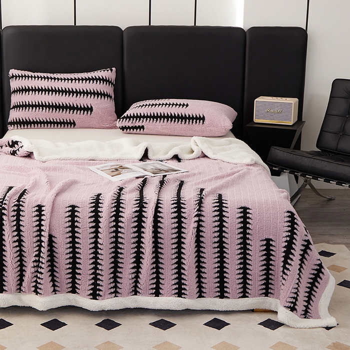 91家纺网 家纺一手货源 找家纺 楼兰公主毛毯专供 2025新款杉影绒加厚保暖多功能毛毯盖毯绒毯 杉影毯-浅紫