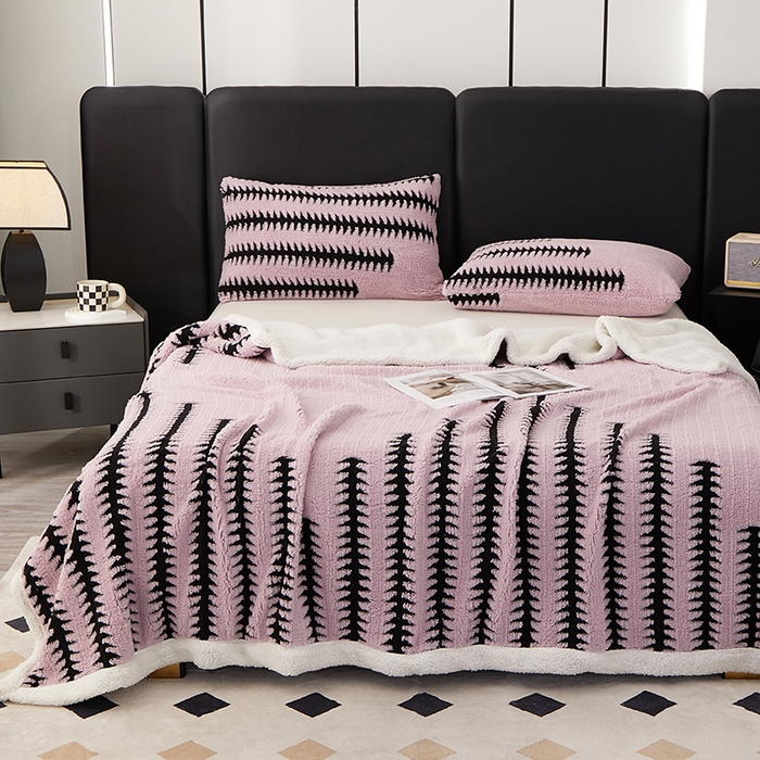 91家纺网 家纺一手货源 找家纺 楼兰公主毛毯专供 2025新款杉影绒加厚保暖多功能毛毯盖毯绒毯 杉影毯-浅紫