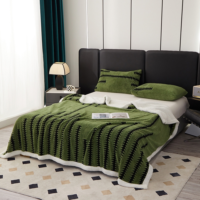 91家纺网 家纺一手货源 找家纺 楼兰公主毛毯专供 2025新款杉影绒加厚保暖多功能毛毯盖毯绒毯 杉影毯-绿