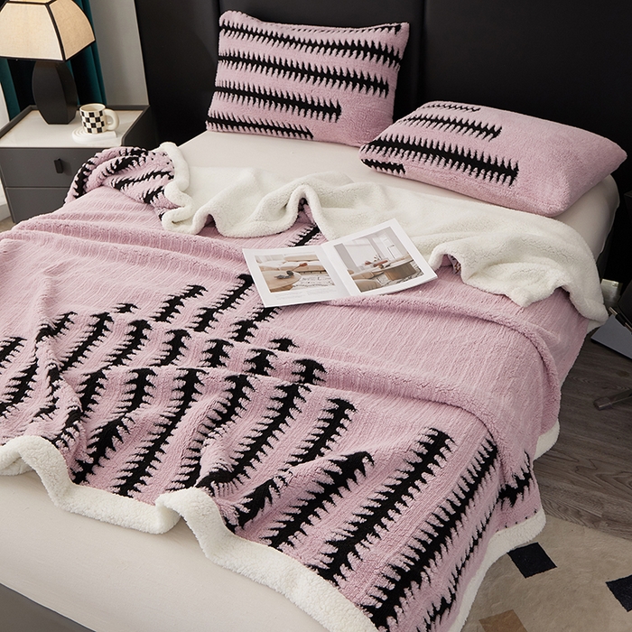 91家纺网 家纺一手货源 找家纺 楼兰公主毛毯专供 2025新款杉影绒加厚保暖多功能毛毯盖毯绒毯 杉影毯-浅紫