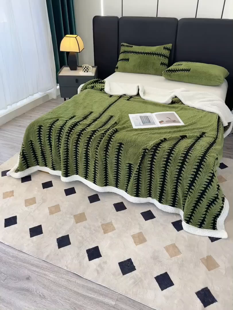 91家纺网 家纺一手货源 找家纺 楼兰公主毛毯专供 2025新款杉影绒加厚保暖多功能毛毯盖毯绒毯 杉影毯-绿