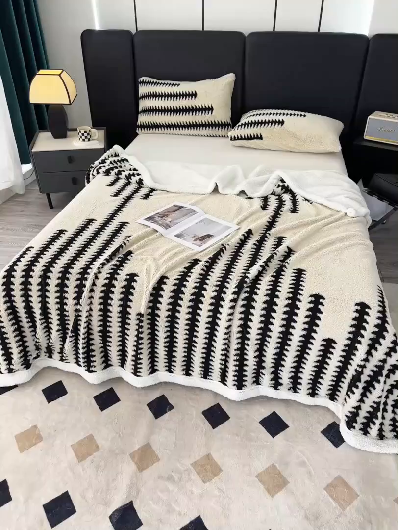 91家纺网 家纺一手货源 找家纺 楼兰公主毛毯专供 2025新款杉影绒加厚保暖多功能毛毯盖毯绒毯 杉影毯-奶白