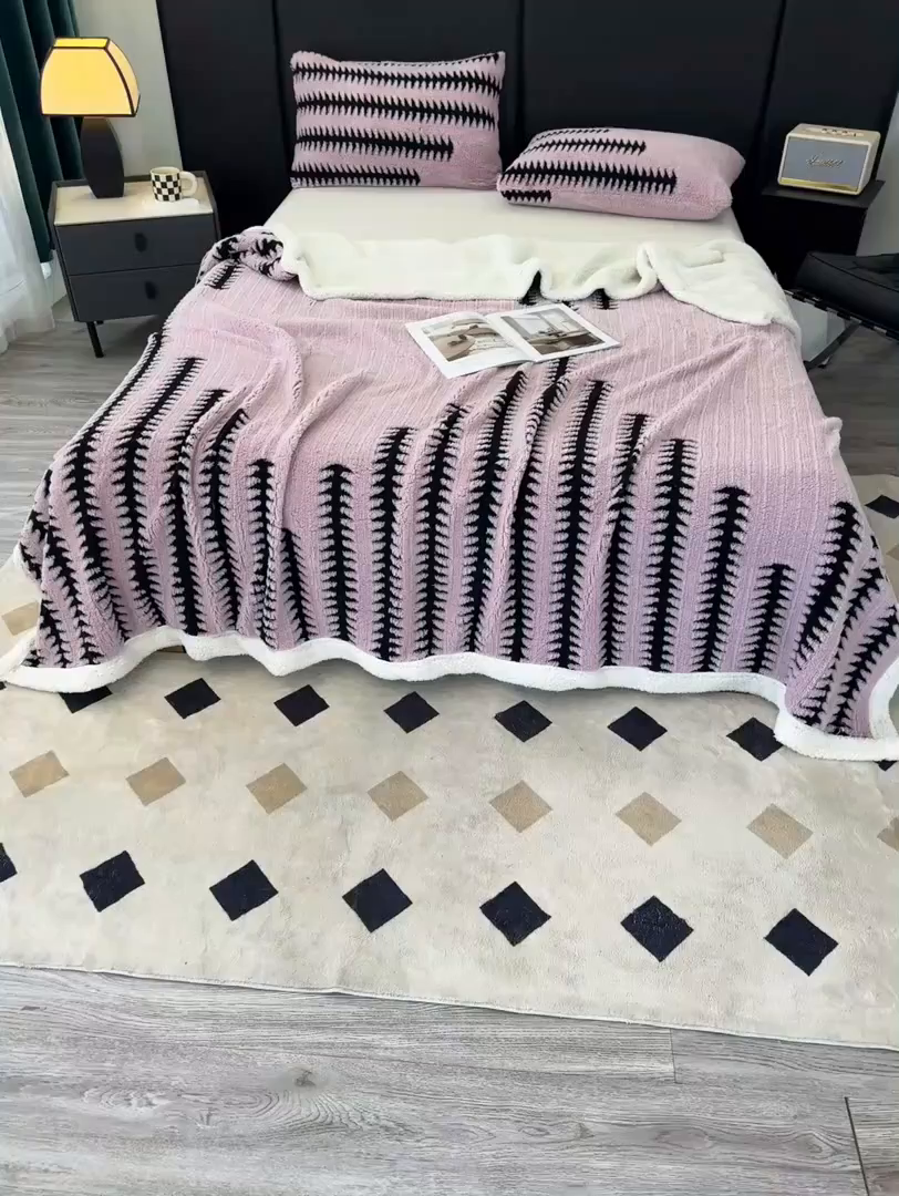 91家纺网 家纺一手货源 找家纺 楼兰公主毛毯专供 2025新款杉影绒加厚保暖多功能毛毯盖毯绒毯 杉影毯-浅紫