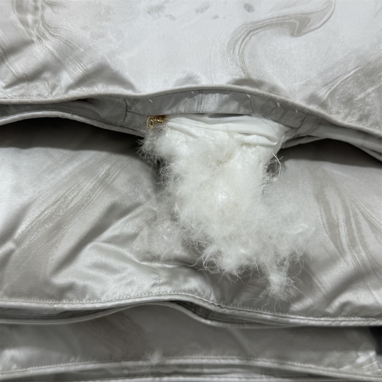 91家纺网 家纺一手货源 找家纺 华盛 2025新款高端提花羽绒被鸭绒被贡缎提花单层羽绒被壳 飘高级灰