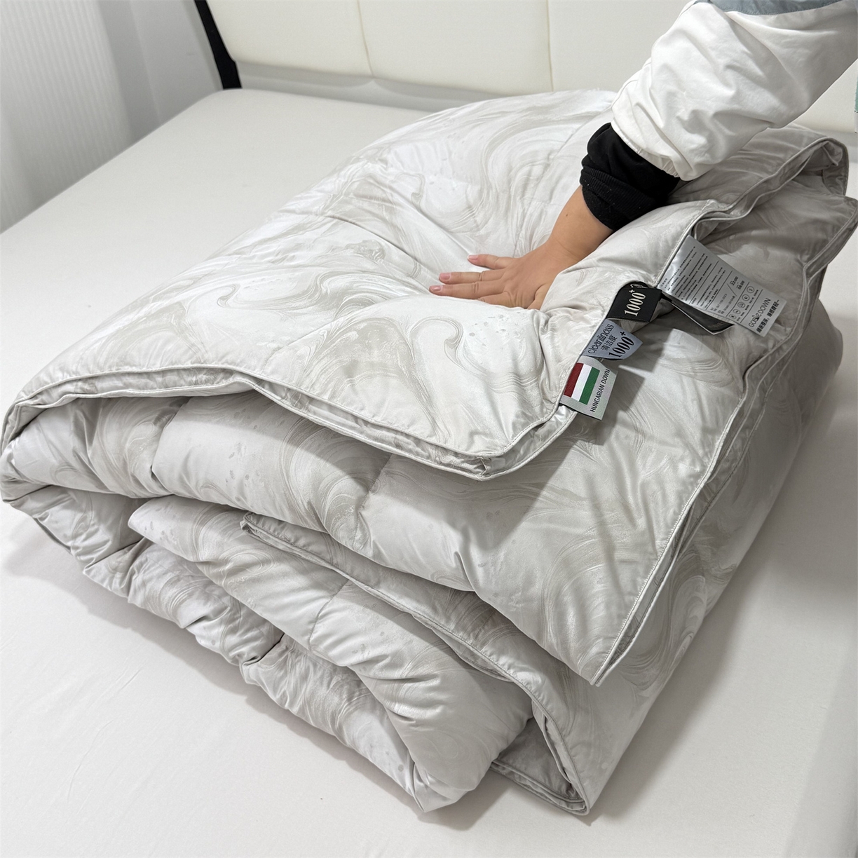 91家纺网 家纺一手货源 找家纺 御眠纺 2025新款高端提花羽绒被鸭绒被贡缎提花单层羽绒被壳 飘高级灰