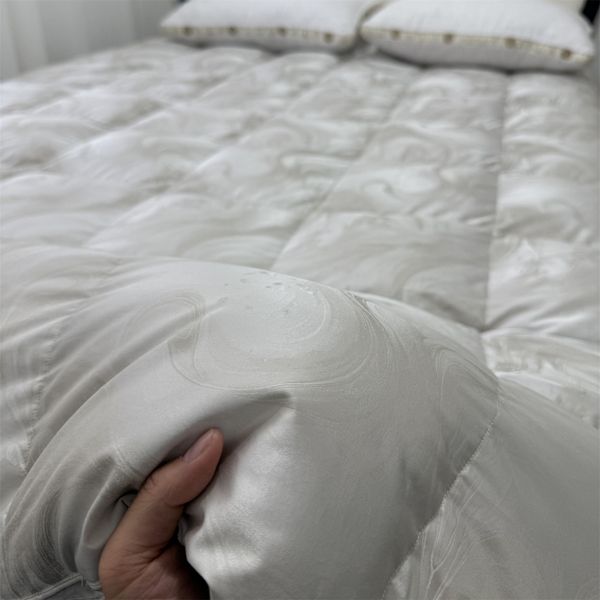 91家纺网 家纺一手货源 找家纺 御眠纺 2025新款高端提花羽绒被鸭绒被贡缎提花单层羽绒被壳 飘高级灰