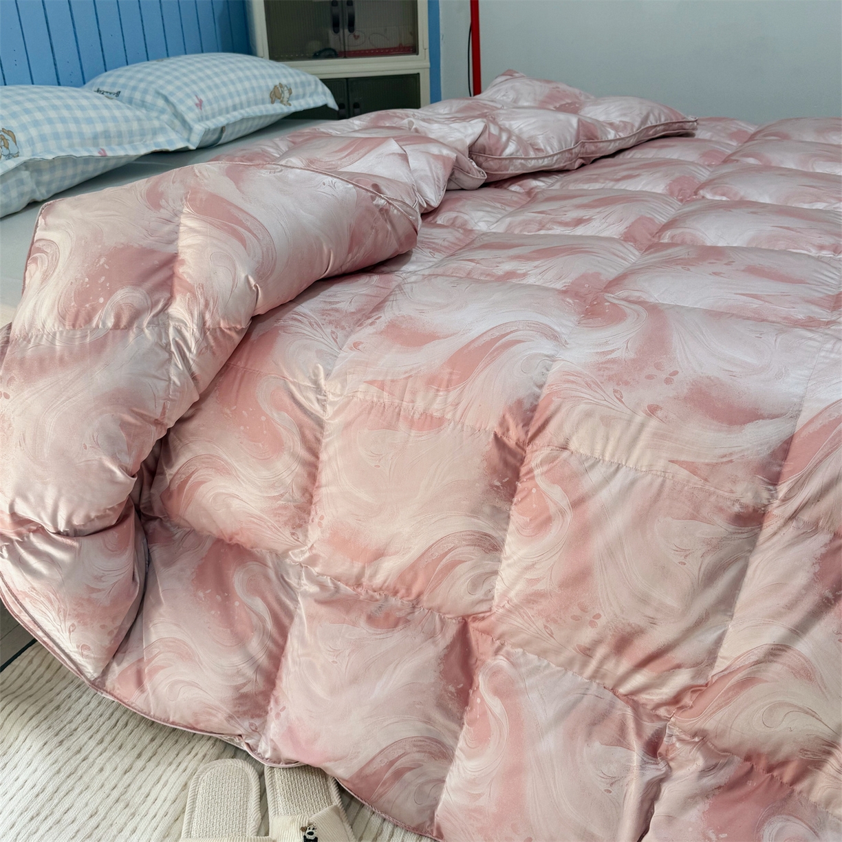 91家纺网 家纺一手货源 找家纺 御眠纺 2025新款高端提花羽绒被鸭绒被贡缎提花单层羽绒被壳 飘颜粉，