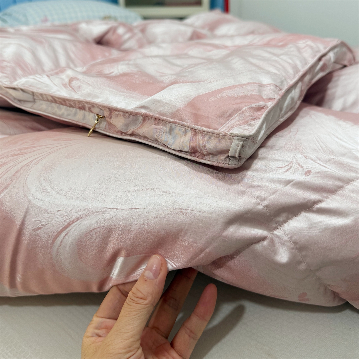 91家纺网 家纺一手货源 找家纺 御眠纺 2025新款高端提花羽绒被鸭绒被贡缎提花单层羽绒被壳 飘颜粉，