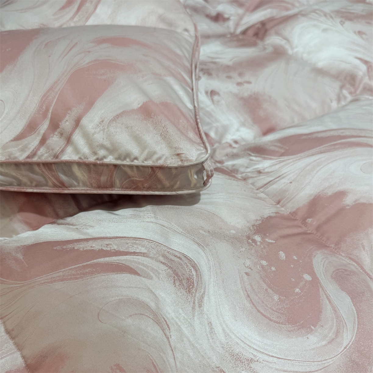 91家纺网 家纺一手货源 找家纺 静若居 2025新款高端提花羽绒被鸭绒被贡缎提花单层羽绒被壳 飘颜粉