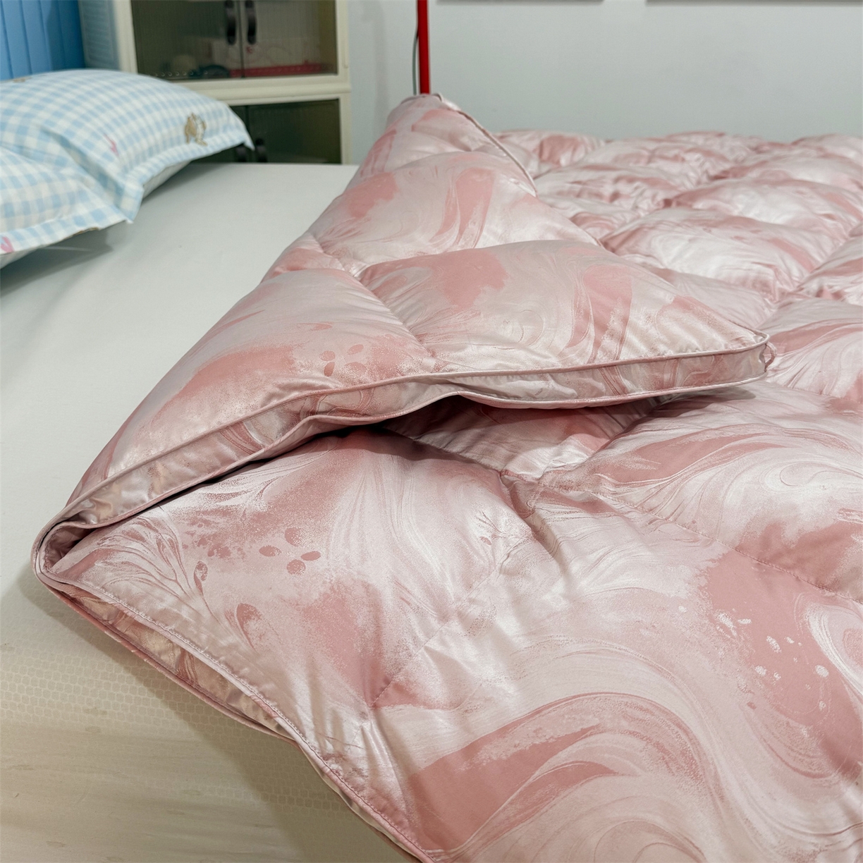 91家纺网 家纺一手货源 找家纺 静若居 2025新款高端提花羽绒被鸭绒被贡缎提花单层羽绒被壳 飘颜粉