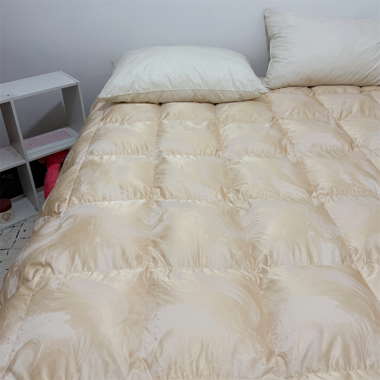 91家纺网 家纺一手货源 找家纺 静若居 2025新款高端提花羽绒被鸭绒被贡缎提花单层羽绒被壳 飘金色