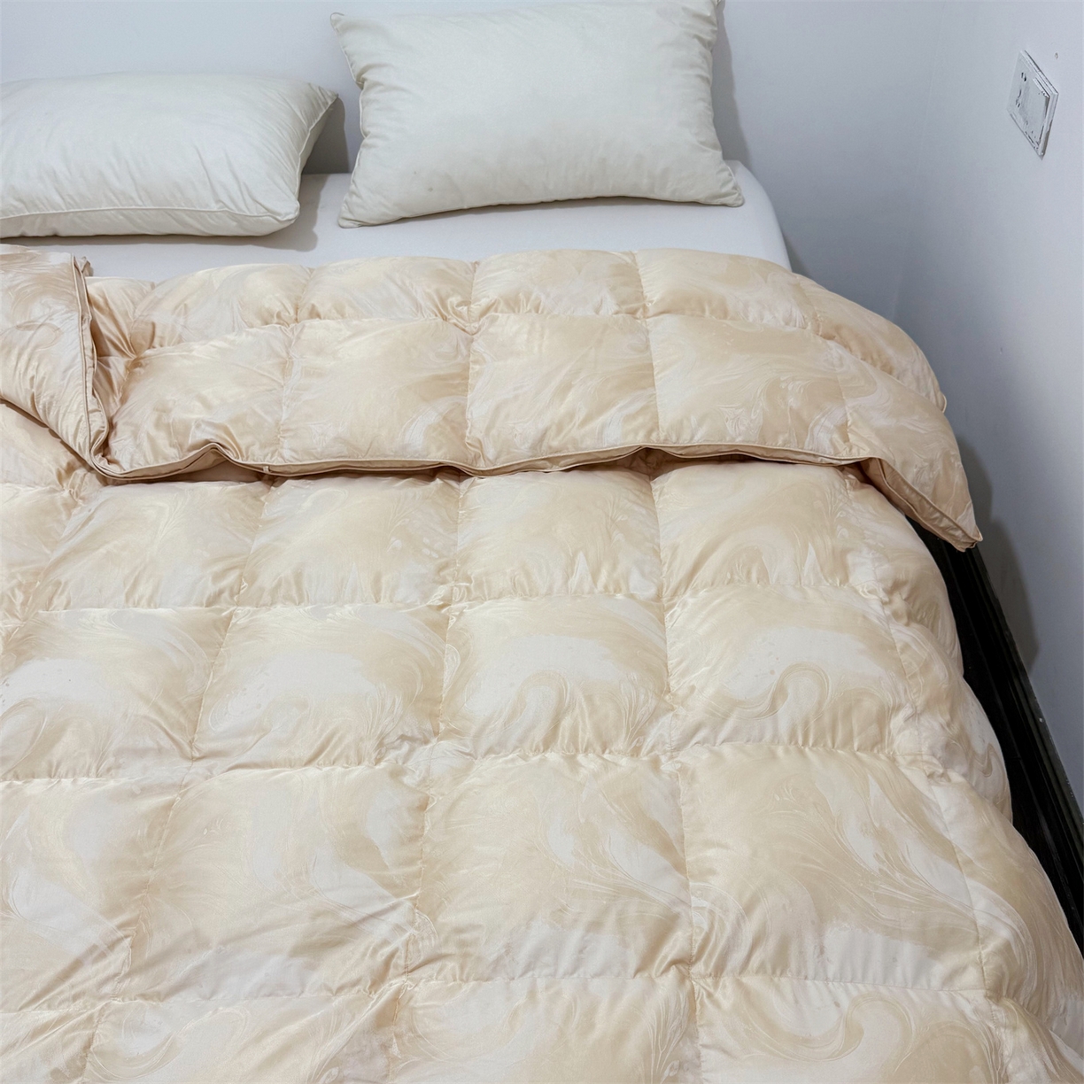 91家纺网 家纺一手货源 找家纺 静若居 2025新款高端提花羽绒被鸭绒被贡缎提花单层羽绒被壳 飘金色