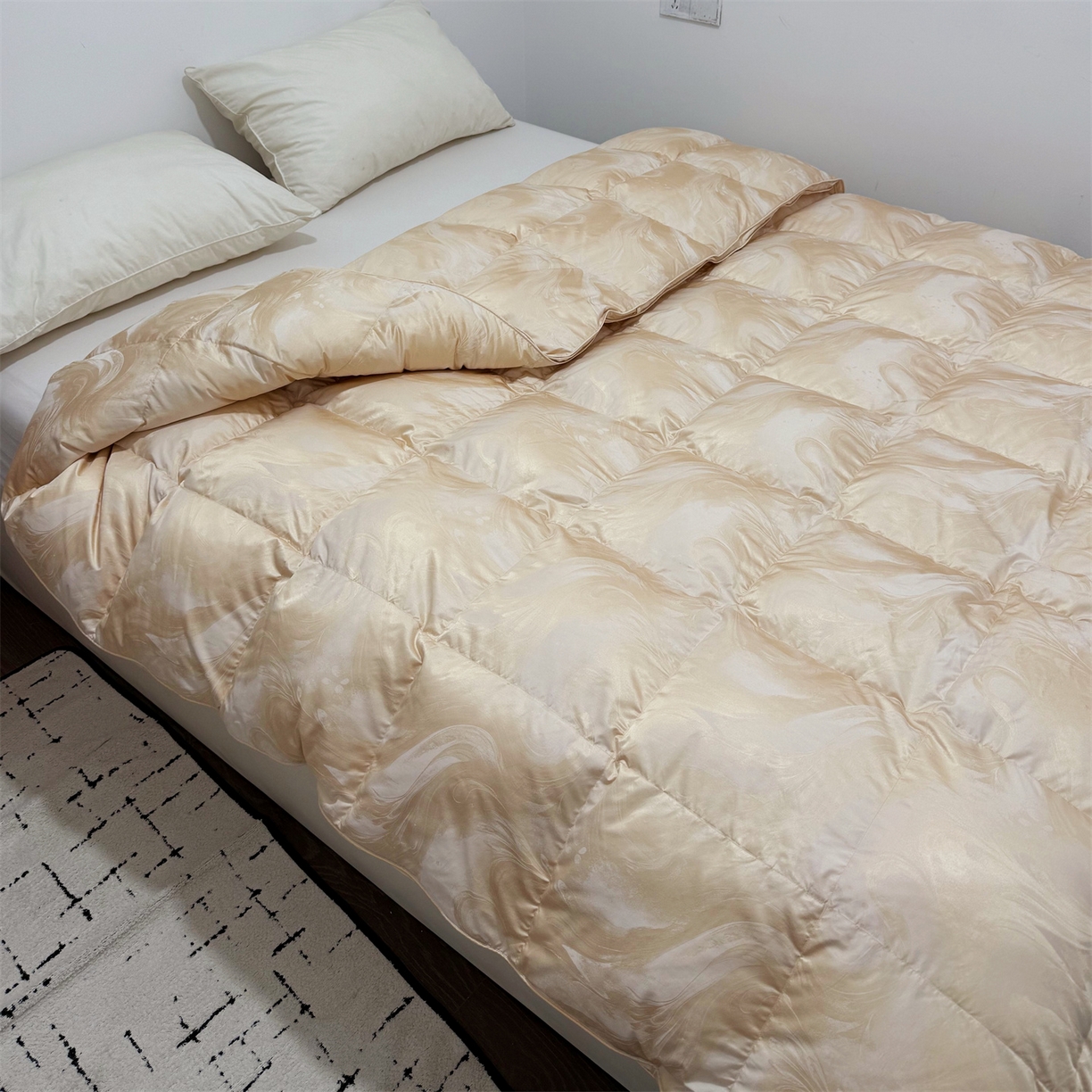 91家纺网 家纺一手货源 找家纺 静若居 2025新款高端提花羽绒被鸭绒被贡缎提花单层羽绒被壳 飘金色