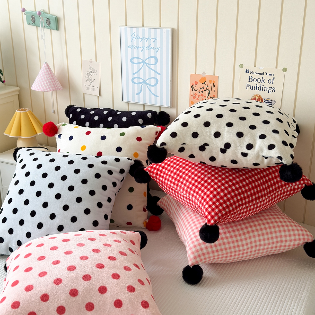 91家纺网 家纺一手货源 找家纺 （总）贝扬思家纺 2025新款牛奶绒可爱毛球长抱枕靠枕系列