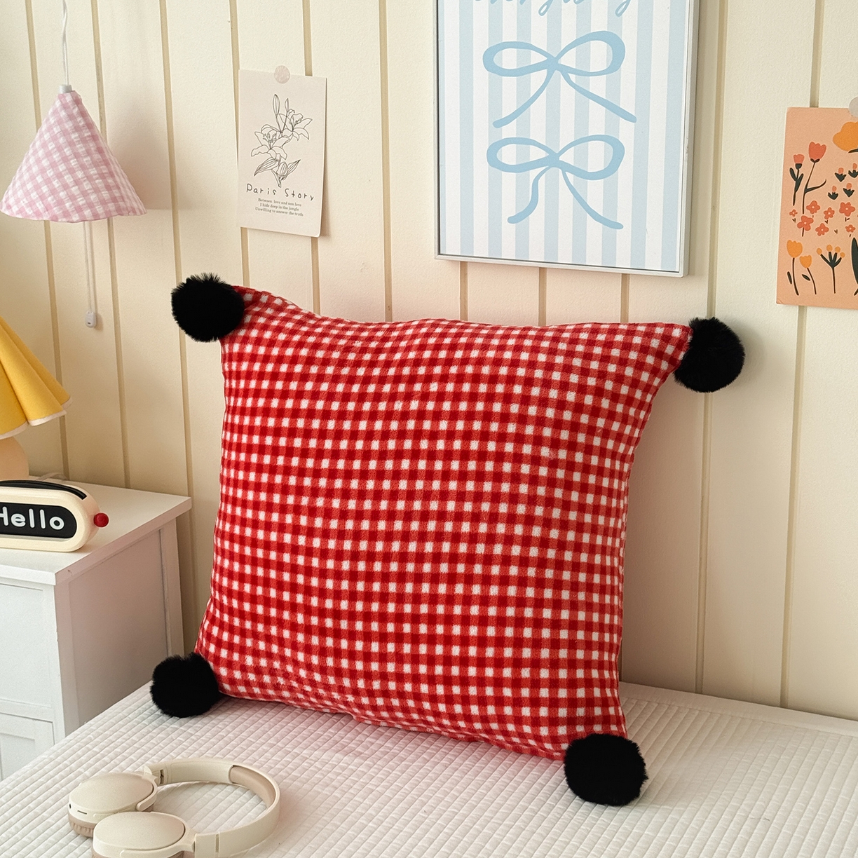 91家纺网 家纺一手货源 找家纺 （总）贝扬思家纺 2025新款牛奶绒可爱毛球长抱枕靠枕系列