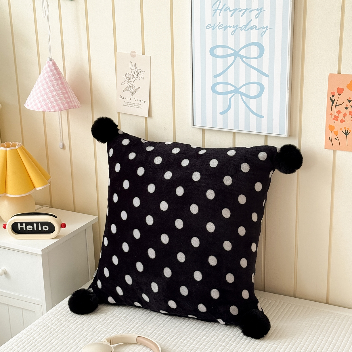 91家纺网 家纺一手货源 找家纺 （总）贝扬思家纺 2025新款牛奶绒可爱毛球长抱枕靠枕系列