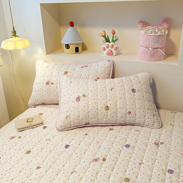 91家纺网 家纺一手货源 找家纺 丝芙妮家居（原乐视家纺） 2025新款A类亲肤云朵棉夹棉保暖床笠 草莓微甜