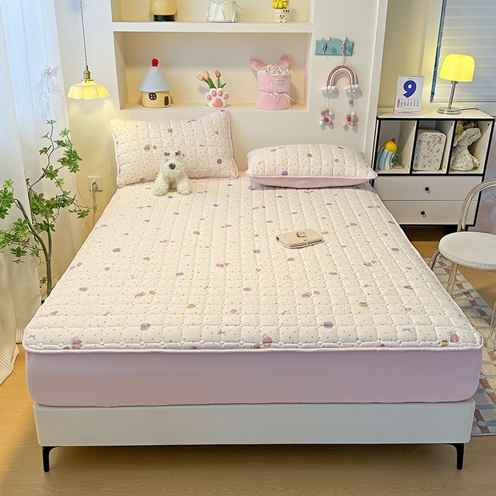 91家纺网 家纺一手货源 找家纺 丝芙妮家居（原乐视家纺） 2025新款A类亲肤云朵棉夹棉保暖床笠 草莓微甜