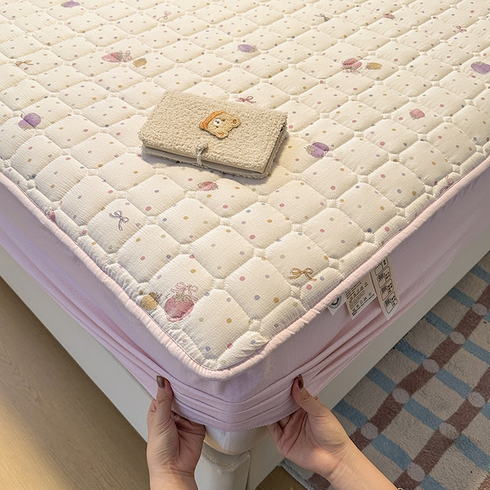 91家纺网 家纺一手货源 找家纺 丝芙妮家居（原乐视家纺） 2025新款A类亲肤云朵棉夹棉保暖床笠 草莓微甜