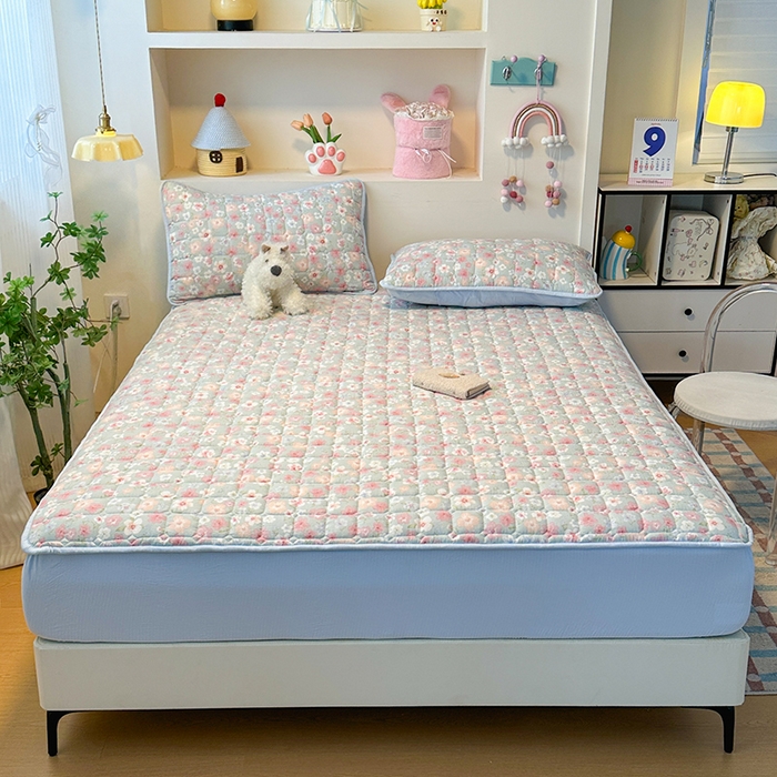 91家纺网 家纺一手货源 找家纺 丝芙妮家居（原乐视家纺） 2025新款A类亲肤云朵棉夹棉保暖床笠 蓝萱花町